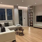 New Chic Apartment, Central